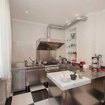 Sleeps 10 Pool Air Con Wifi T802293